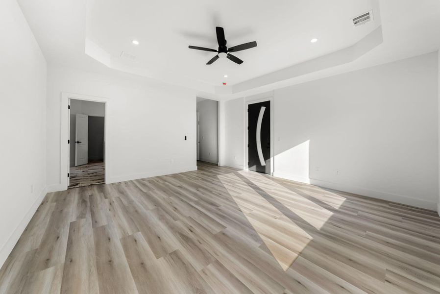 Spacious, unfurnished interior of a new home in , Cedar Park (Image 19).