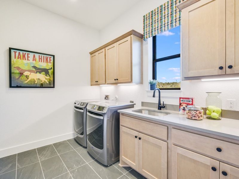 Representative furnished interior of a home built from the Topaz II by Giddens Homes in Riverstone, Georgetown (Image 18).