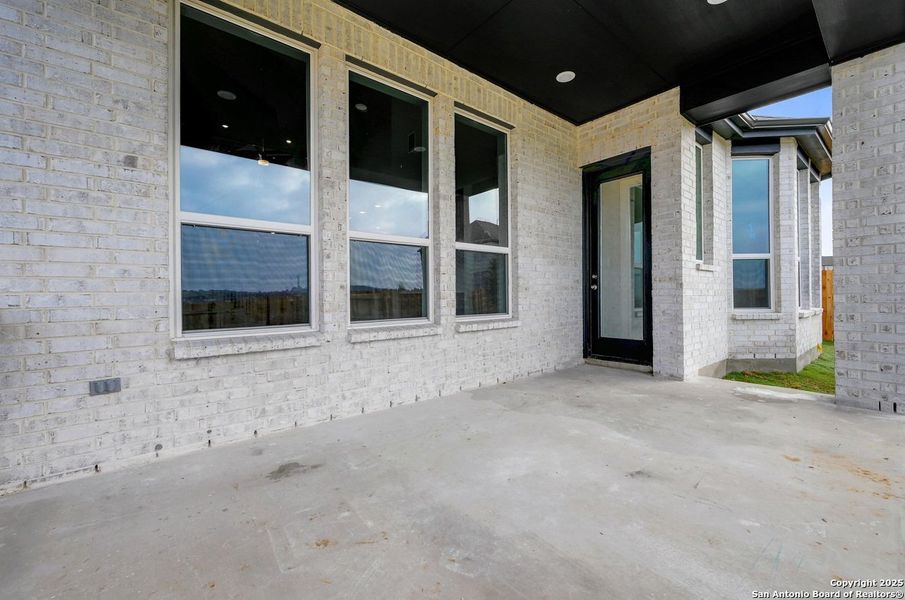 Exterior details and patio area of a home in Homestead, Schertz (Image 3).