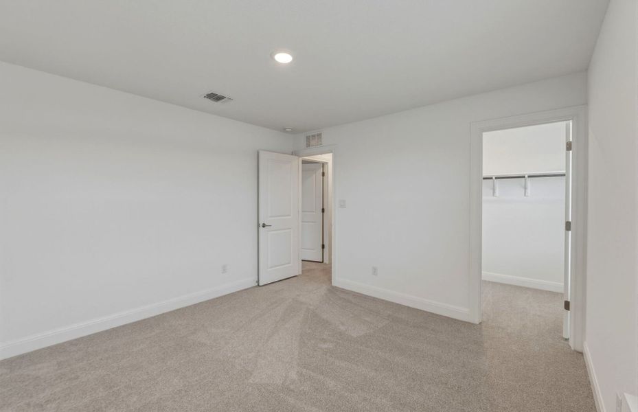 Spacious, unfurnished interior of a new home in Saddleback at Santa Rita Ranch, Liberty Hill (Image 17).
