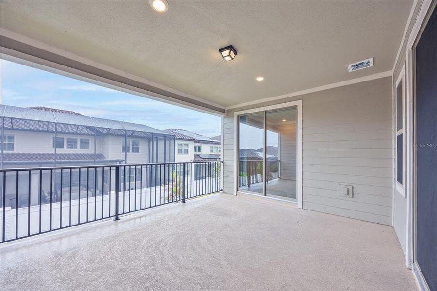 Exterior details and patio area of a home in Phillips Grove, Orlando (Image 4).