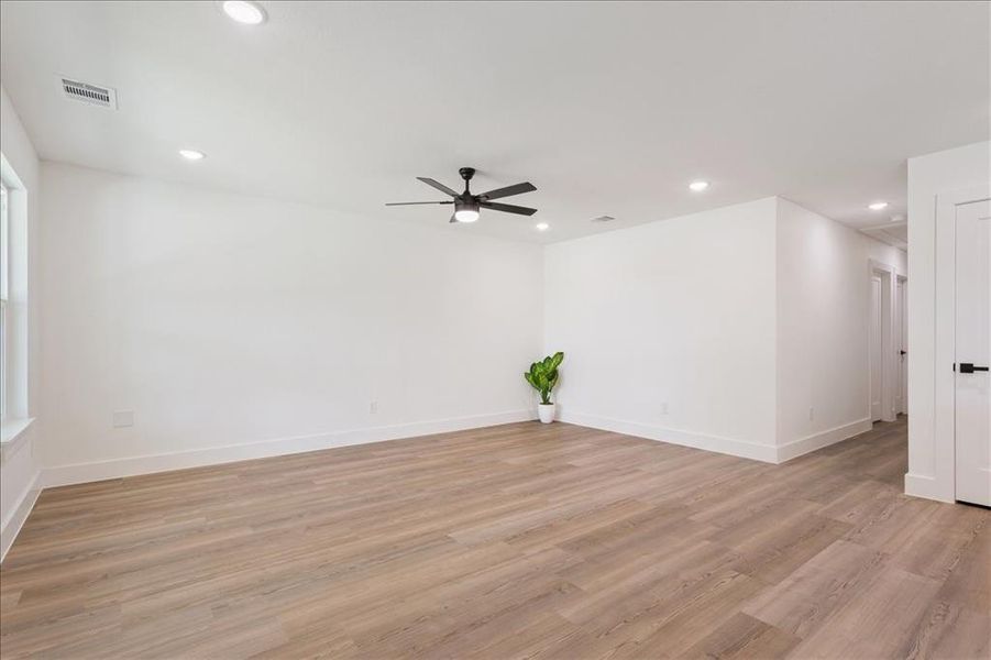 Spacious, unfurnished interior of a new home in , Hillsboro (Image 17).