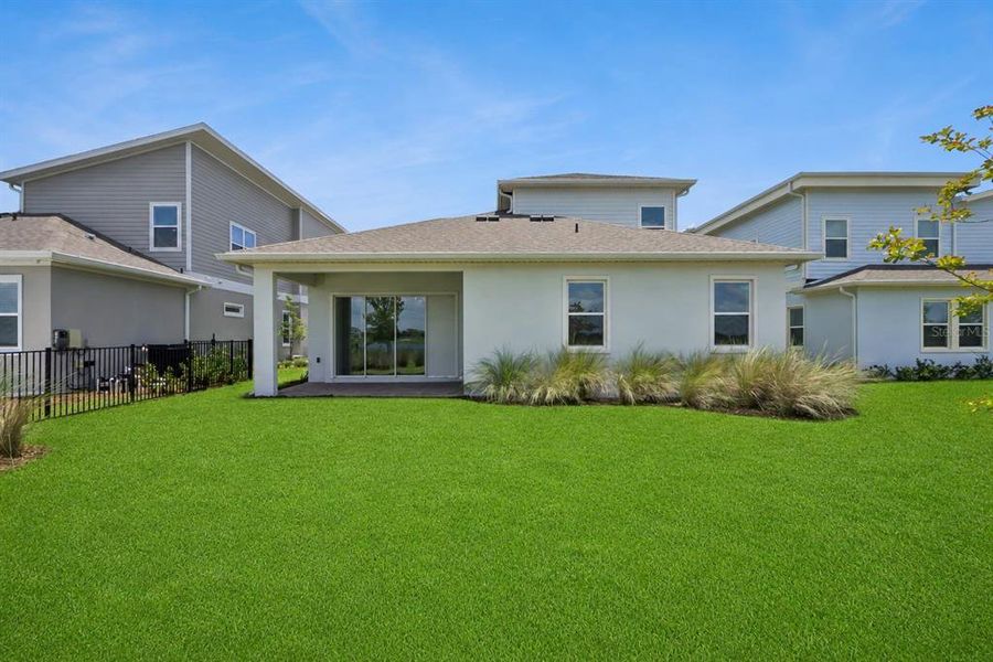 Exterior details and patio area of a home in Laureate Park, Orlando (Image 27).