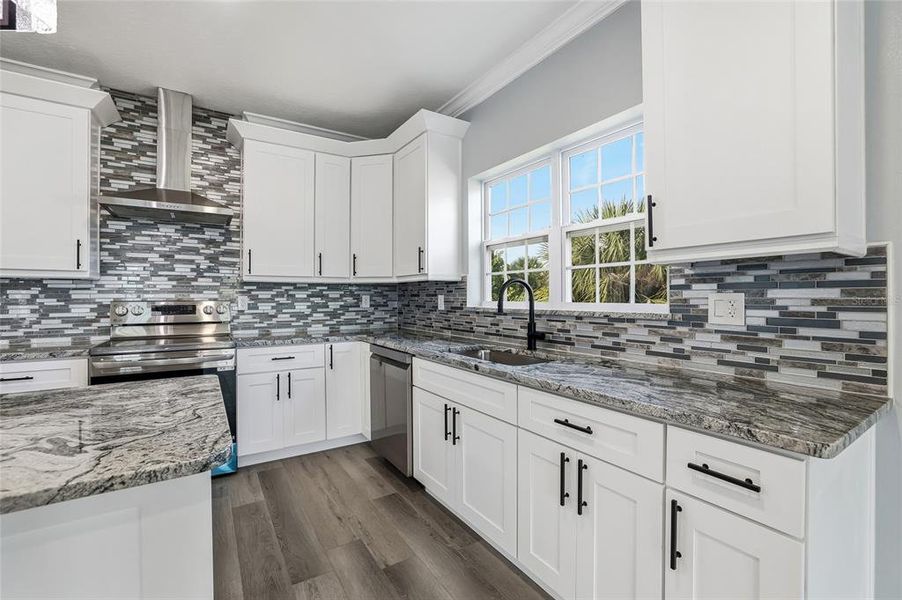 Furnished interior view inside a new home in , Tarpon Springs (Image 8).