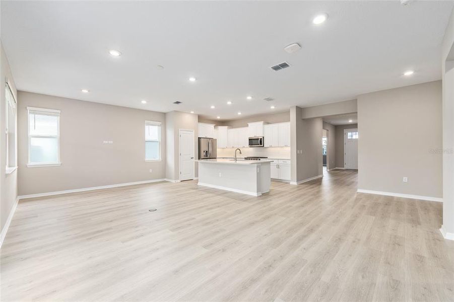 Spacious, unfurnished interior of a new home in , Ocala (Image 28).