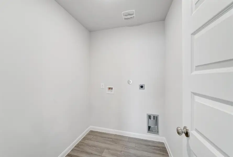 Spacious, unfurnished interior of a new home in Tolar Oaks, Tolar (Image 11). Spacious, unfurnished interior of a new home in Tolar Oaks, Tolar (Image 11).