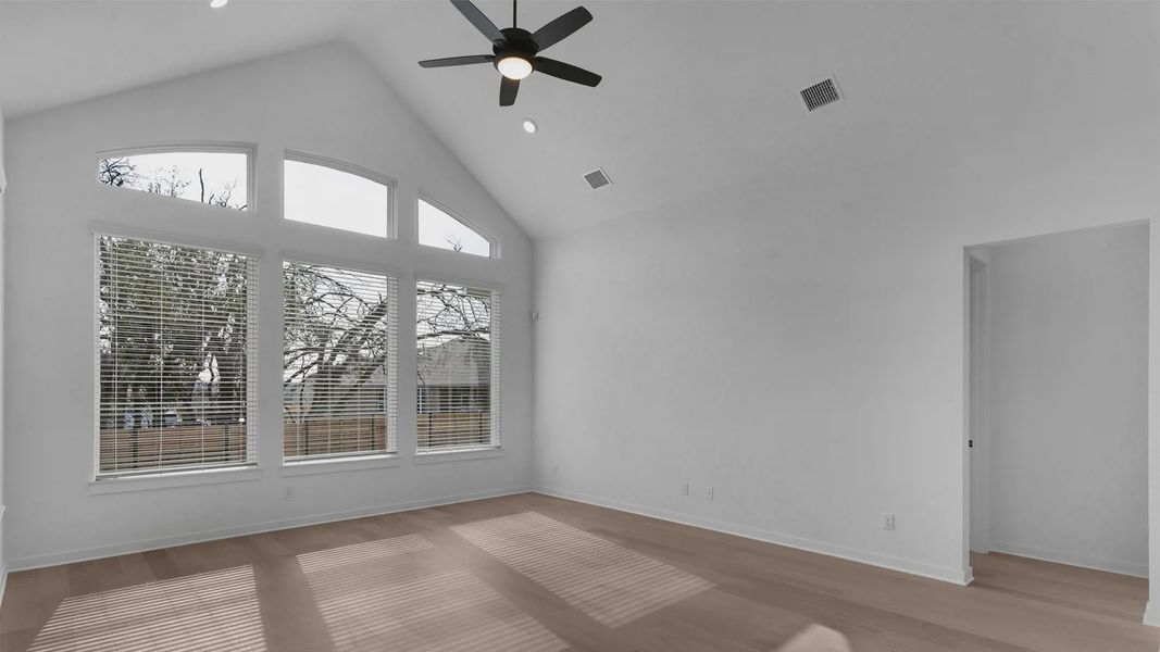 Spacious, unfurnished interior of a new home in Highland Village, Georgetown (Image 15).