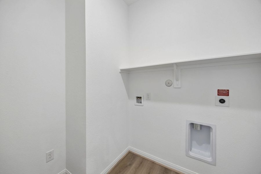 Spacious, unfurnished interior of a new home in Del Webb in Chambers Creek, Willis (Image 26).