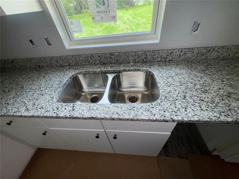 Spacious, unfurnished interior of a new home in , Ocala (Image 18).