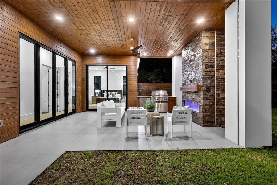 Exterior details and patio area of a home in , Dallas (Image 4).