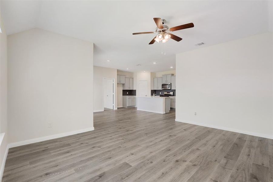 Spacious, unfurnished interior of a new home in , Lavon (Image 13).