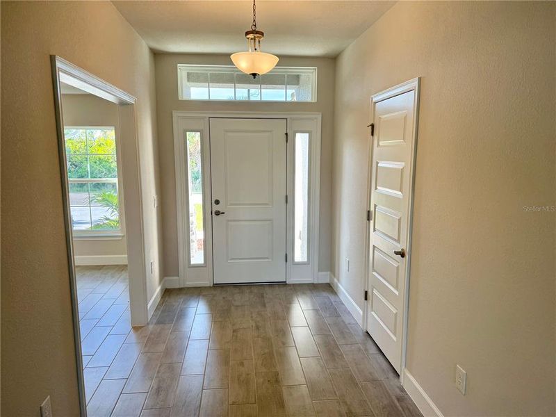 Spacious, unfurnished interior of a new home in , Port Charlotte (Image 19).