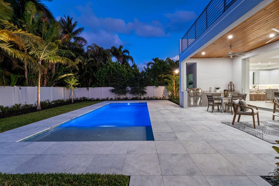 POOL_STRAIGHT_SUNSET_DT