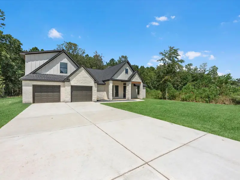 Imaging pulling into your driveway with this view!