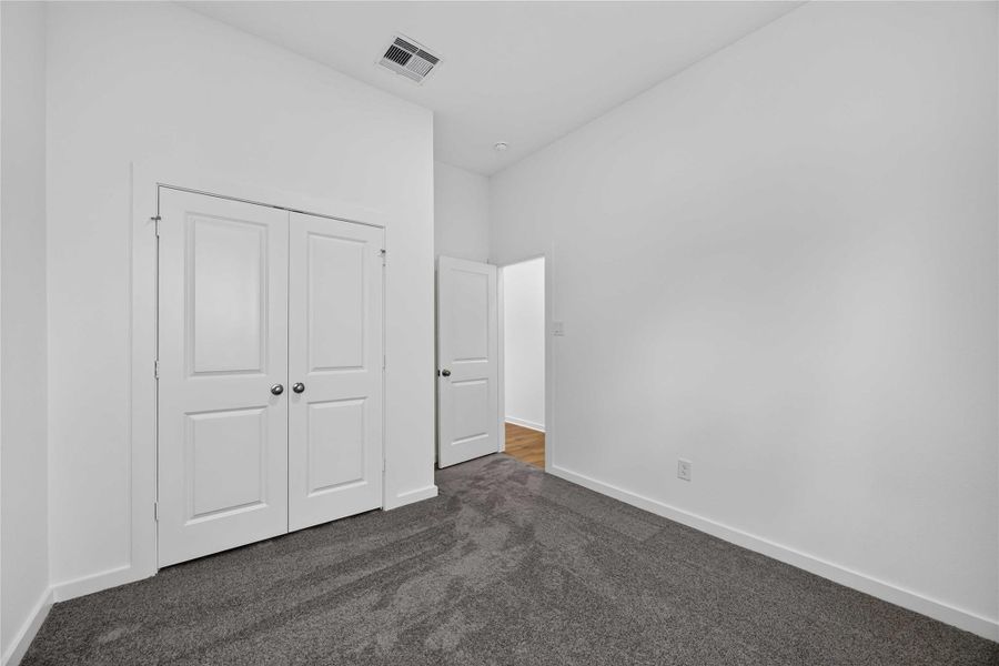 Spacious, unfurnished interior of a new home in La Segarra 40', Brookshire (Image 26).