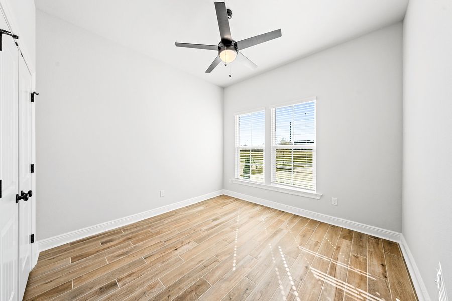 Spacious, unfurnished interior of a new home in Natureview, Freeport (Image 11).