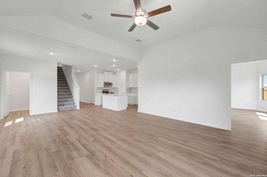 Spacious, unfurnished interior of a new home in Mesquite Ridge, San Antonio (Image 19).