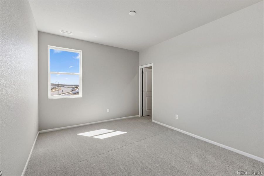 Spacious, unfurnished interior of a new home in , Aurora (Image 24).