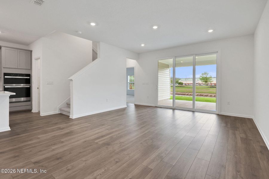 Spacious, unfurnished interior of a new home in Amberly, Green Cove Springs (Image 37).