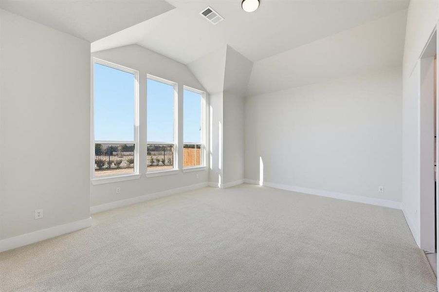 Spacious, unfurnished interior of a new home in Ridge Crossing, Waxahachie (Image 15). Spacious, unfurnished interior of a new home in Ridge Crossing, Waxahachie (Image 15).