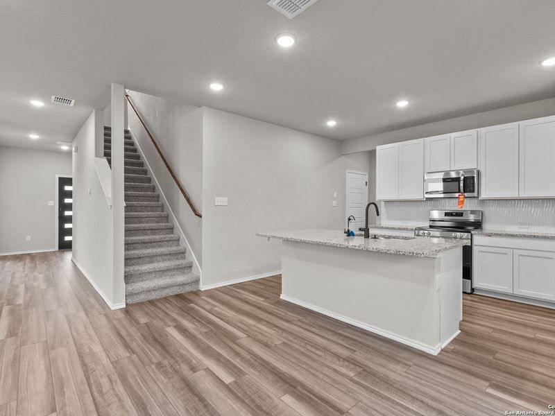 Spacious, unfurnished interior of a new home in Royal Crest, San Antonio (Image 21).