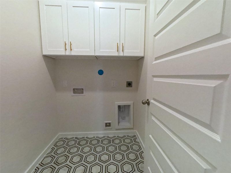 Representative photo: This image is of a model home featuring the same floor plan as the house currently under construction. Please note that colors, finishes, and upgrades may vary from the actual home being built.