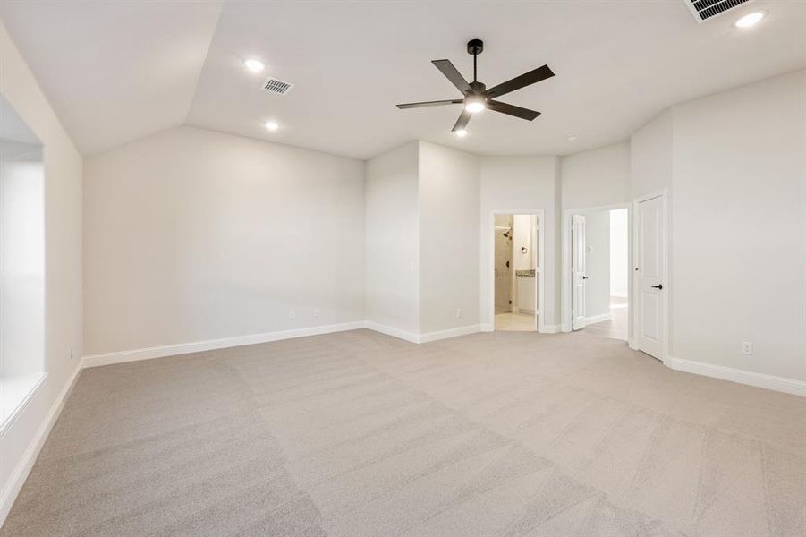 Spacious, unfurnished interior of a new home in The Retreat at North Grove 60, Waxahachie (Image 17). Spacious, unfurnished interior of a new home in The Retreat at North Grove 60, Waxahachie (Image 17).