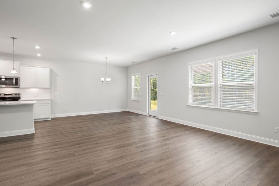 Spacious, unfurnished interior of a new home in Waterways, Richmond Hill (Image 32).