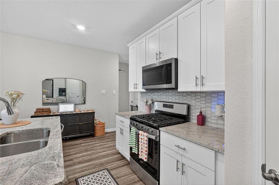 Furnished interior view inside a new home in , Fort Worth (Image 8).
