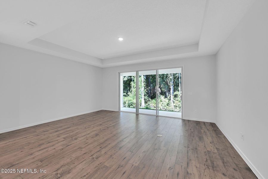 Spacious, unfurnished interior of a new home in McGirt's Creek, Yulee (Image 13).