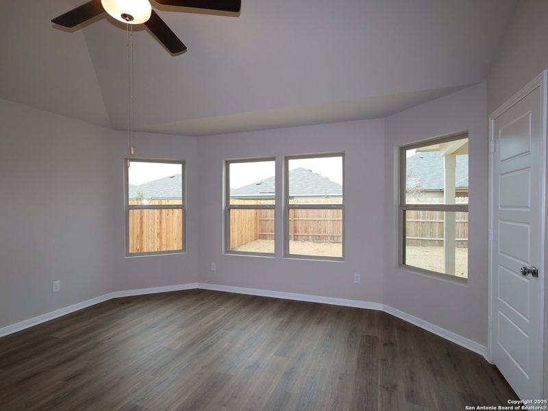 Spacious, unfurnished interior of a new home in Winding Brook, San Antonio (Image 19).