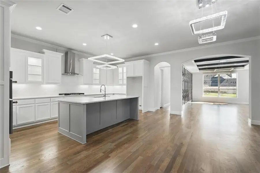 hand-scraped white oak hardwood flooring, quartz granite top