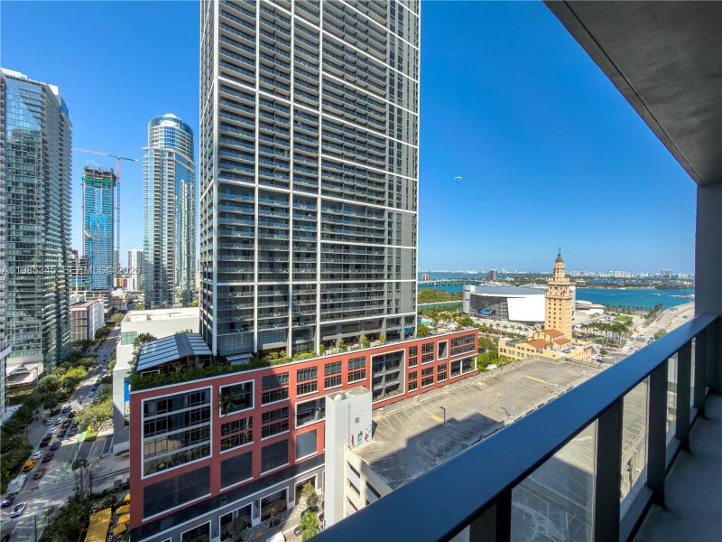 Condo located in Miami, FL showcasing its design and architecture (Image 23).