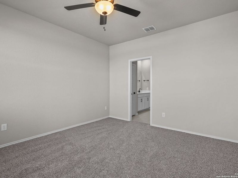 Spacious, unfurnished interior of a new home in Applewhite Meadows, San Antonio (Image 20).
