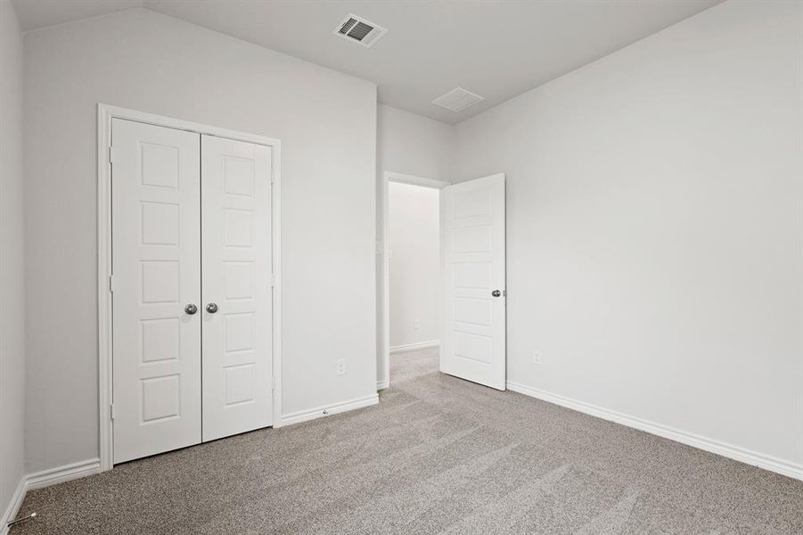 Spacious, unfurnished interior of a new home in Rocky Creek Crossing, Fort Worth (Image 29).