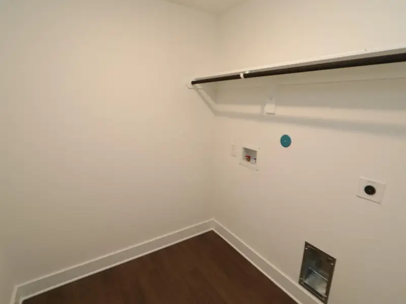 Spacious, unfurnished interior of a new home in Lago Mar, Santa Fe (Image 12). Spacious, unfurnished interior of a new home in Lago Mar, Santa Fe (Image 12).