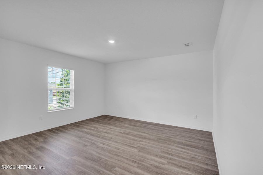 Spacious, unfurnished interior of a new home in Rolling Hills, Green Cove Springs (Image 12).