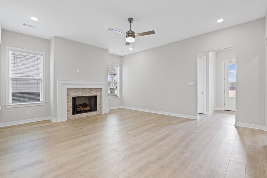 Spacious, unfurnished interior of a new home in Twin Oaks, Oakland (Image 12).