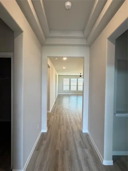 Spacious, unfurnished interior of a new home in La Segarra, Brookshire (Image 4).