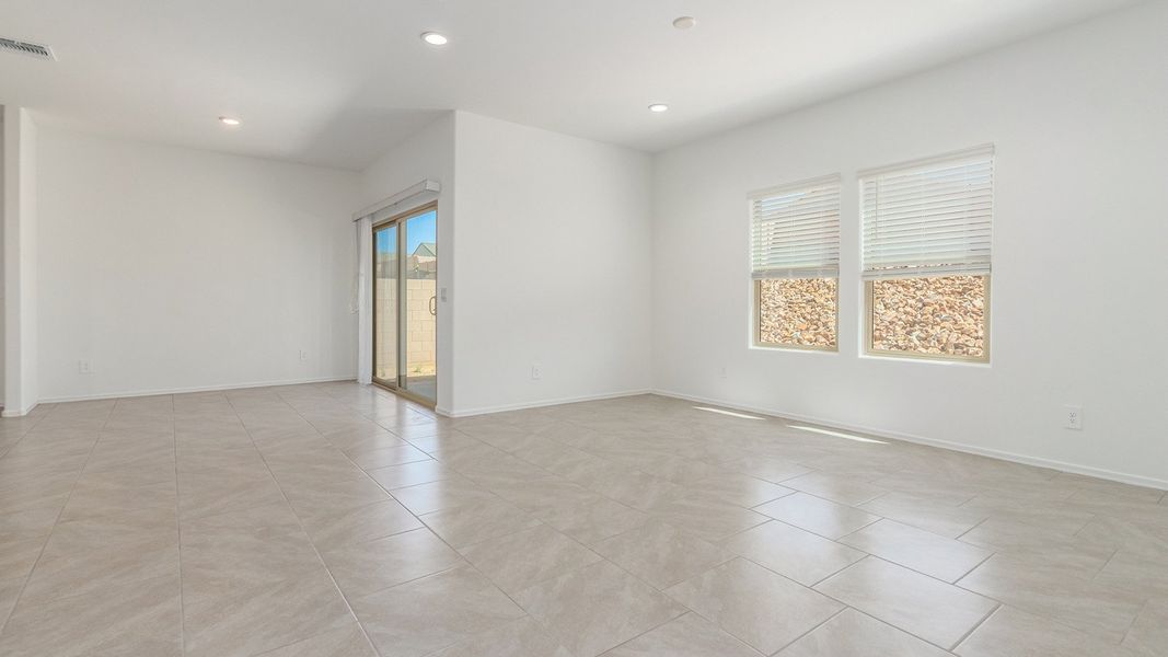 Spacious, unfurnished interior of a new home in Sycamore Vista, Vail (Image 27).