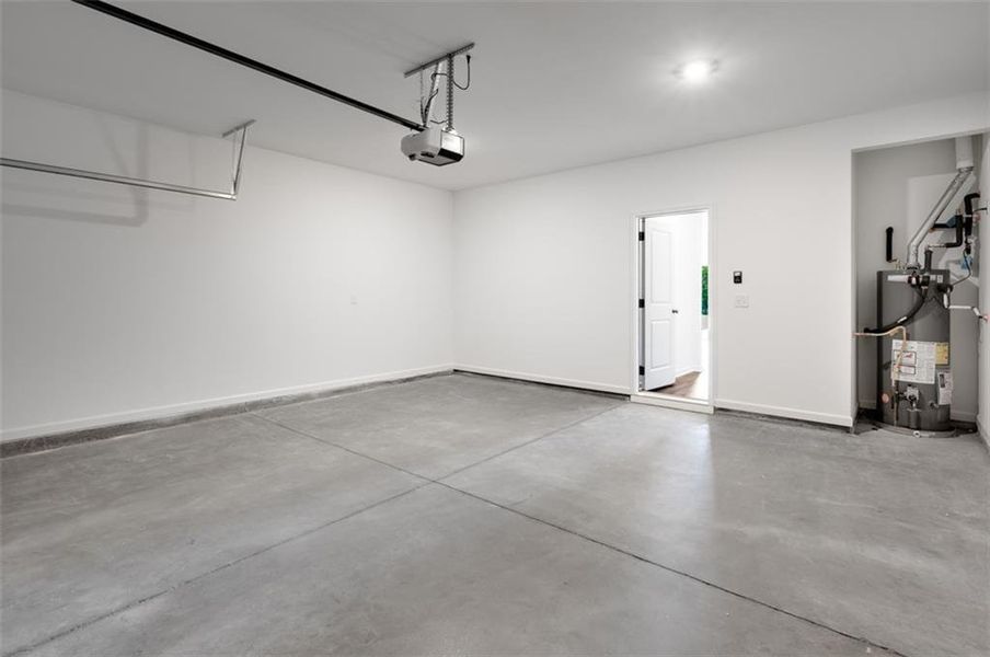 Spacious, unfurnished interior of a new home in Windance Lake, Loganville (Image 16). Spacious, unfurnished interior of a new home in Windance Lake, Loganville (Image 16).