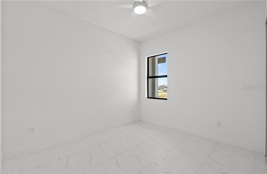 Spacious, unfurnished interior of a new home in , Cape Coral (Image 27).