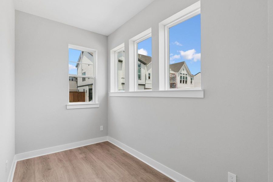 Spacious, unfurnished interior of a new home in Retreat at Oak Park, Houston (Image 19).