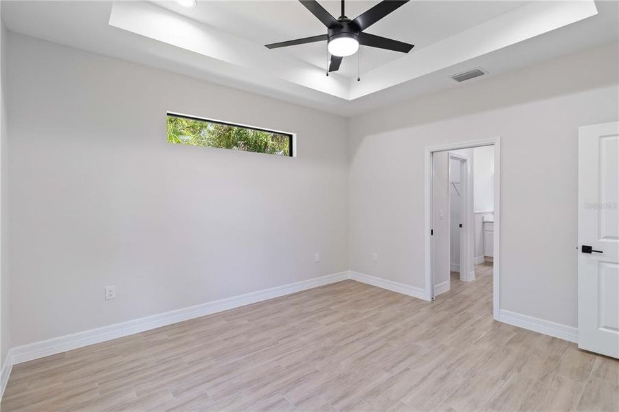 Spacious, unfurnished interior of a new home in , Port Charlotte (Image 19).