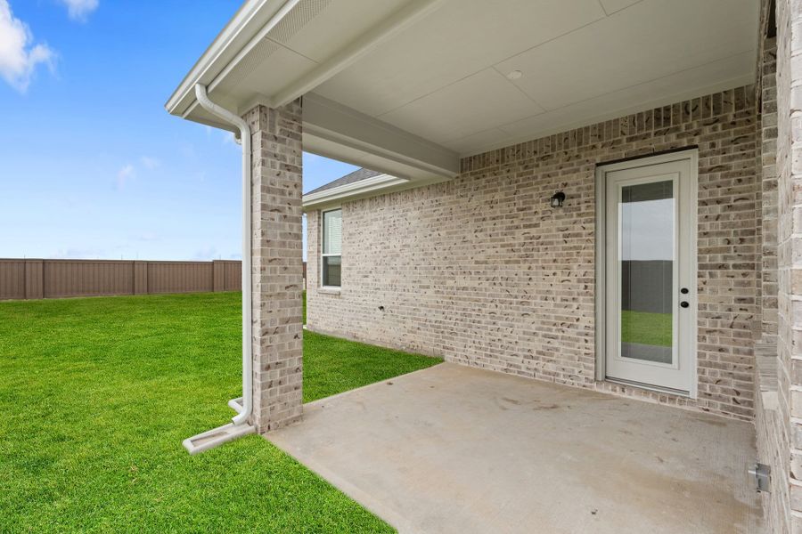 Exterior details and patio area of a home in Brookewater, Rosenberg (Image 3). Exterior details and patio area of a home in Brookewater, Rosenberg (Image 3).