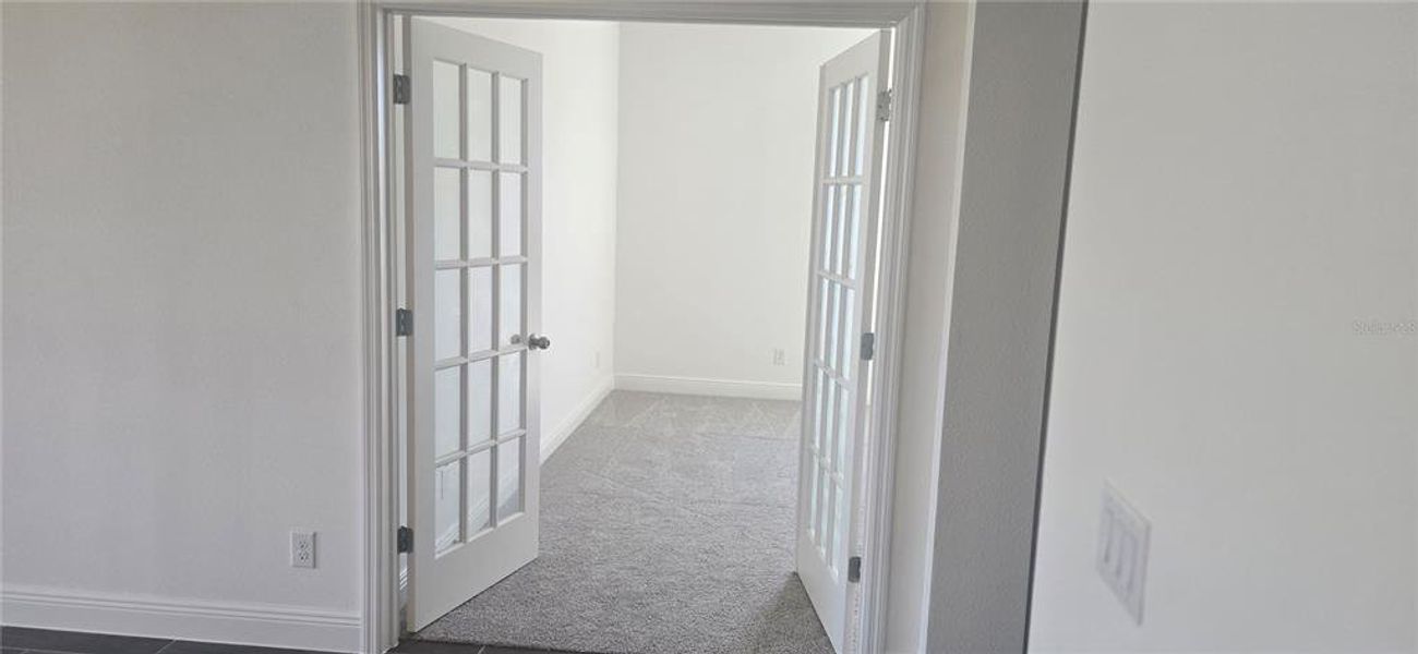 Spacious, unfurnished interior of a new home in Ridgeview, Clermont (Image 7).