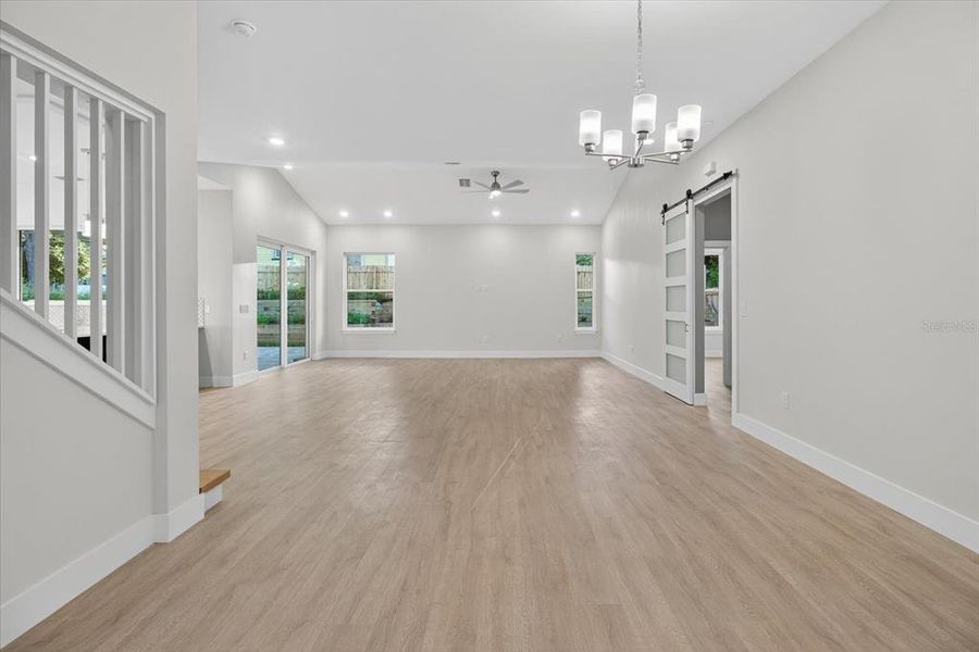 Spacious, unfurnished interior of a new home in , Tarpon Springs (Image 24).