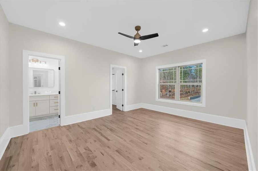 Spacious, unfurnished interior of a new home in , Gainesville (Image 61).