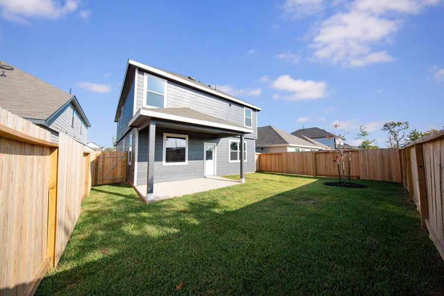 Exterior details and patio area of a home in Cliffstone Hills, Conroe (Image 3). Exterior details and patio area of a home in Cliffstone Hills, Conroe (Image 3).