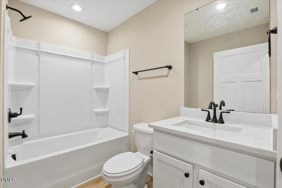 21-404 W James St-21